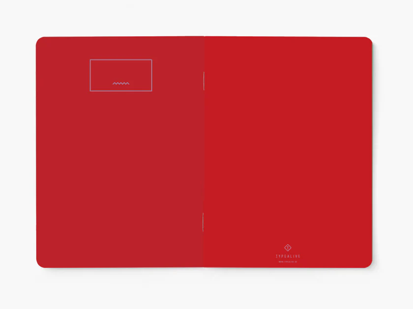 Cuaderno A5 Lines con páginas interiores de papel natural crema y cubierta resistente, diseño elegante y esquinas redondeadas, disponible en color rojo, marca Typealive.