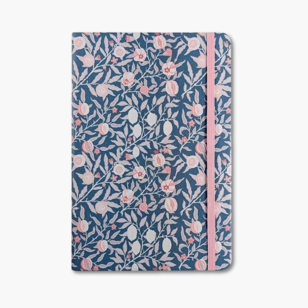 libreta A5 morris con diseño floral y goma de cierre