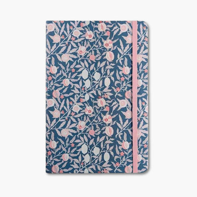 libreta A5 morris con diseño floral y goma de cierre