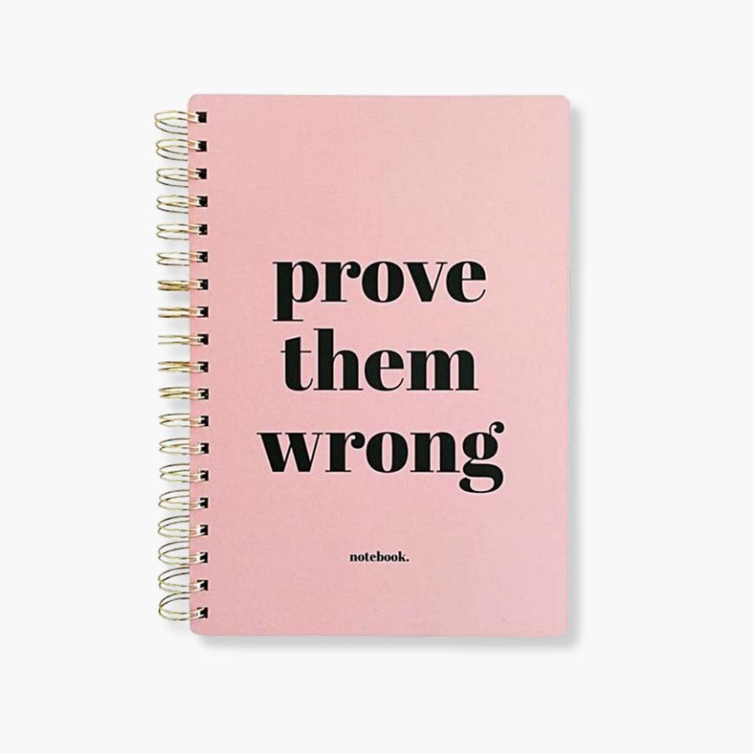 Libreta Prove Them Wrong tapa dura rosa espiral dorado estilo motivacional.