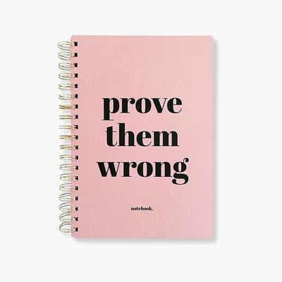 Libreta Prove Them Wrong tapa dura rosa espiral dorado estilo motivacional.