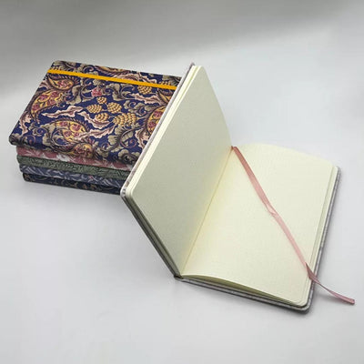 interior libretas a5 morris con estampado floral y goma de cierre
