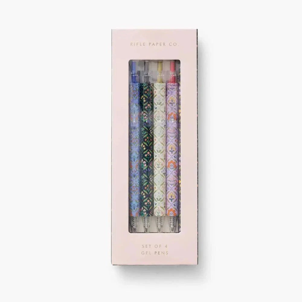 Set de 4 bolígrafos Gel Estee de Rifle Paper Co. con diseño floral y tinta de colores variados en caja elegante.