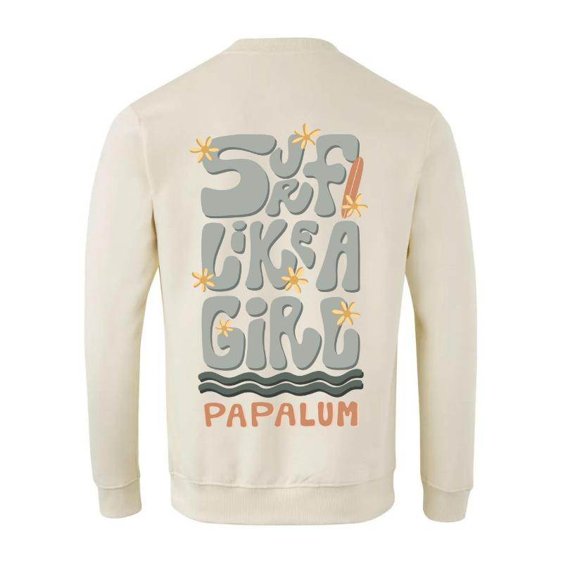 Pack regalo con sudadera "Surf Like a Girl" y brazalete de latón artesanal, ideal para amantes del surf y el estilo de vida aventurero.