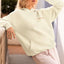 Sudadera con capucha PAPALUM Surf Like a Girl en color ivory, diseño de @madmasterpiece, estilo surfero, cómoda y cálida.