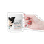 Taza Mariposas con diseño alegre y mensaje humorístico, ideal para café o té.