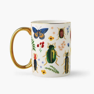 Taza de porcelana Curio con ilustraciones de insectos y flores, asa dorada, 450 ml.