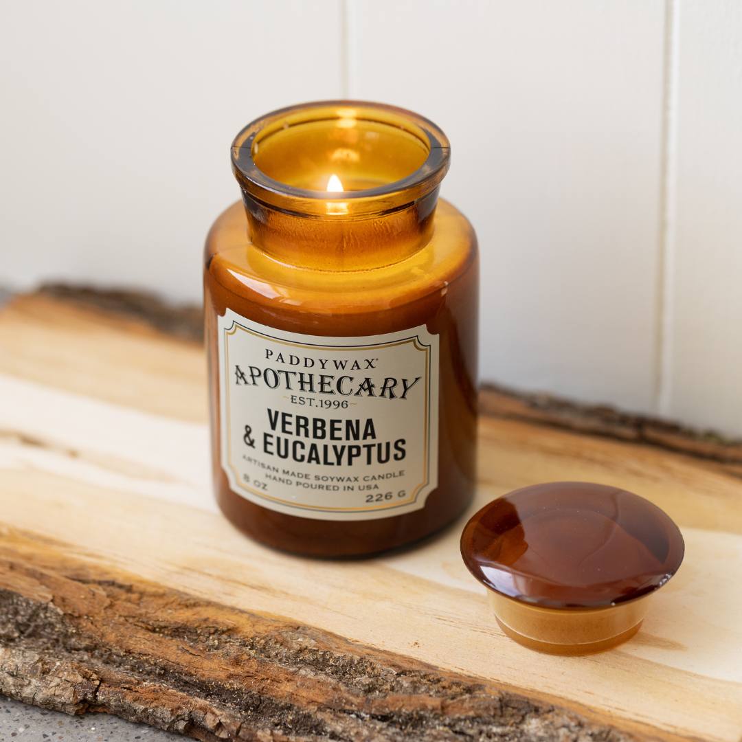 vela aromática apothecary verbena & eucalyptus
