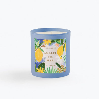 Vela Perfumada Amalfi del Mar en recipiente de vidrio pintado, con fragancia de eucalipto, sal marina, limón y jazmín.